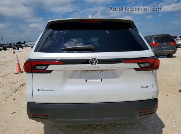 5TDACAB54TS083881 2026 TOYOTA GRAND White Հետևի տեսք