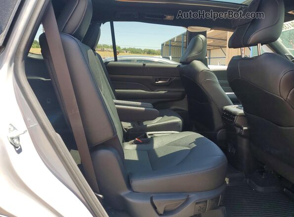 5TDACAB55TS080617 2026 TOYOTA GRAND Silver Rear interior view