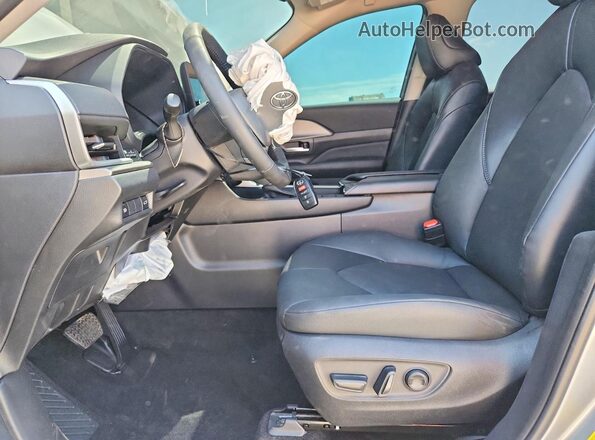5TDACAB55TS087874 2026 TOYOTA GRAND Silver Front interior view