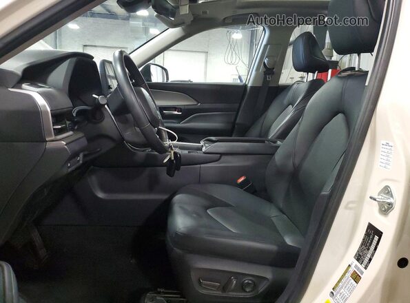 5TDACAB56RS008608 2024 TOYOTA GRAND Кремовый Вид салона спереди