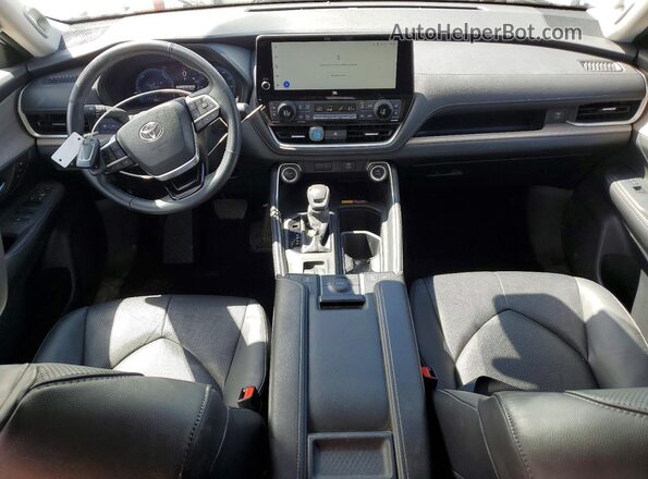 5TDACAB57RS003188 2024 TOYOTA GRAND White Vista del salpicadero