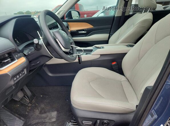 5TDACAB57TS093546 2026 TOYOTA GRAND Синий Вид салона спереди