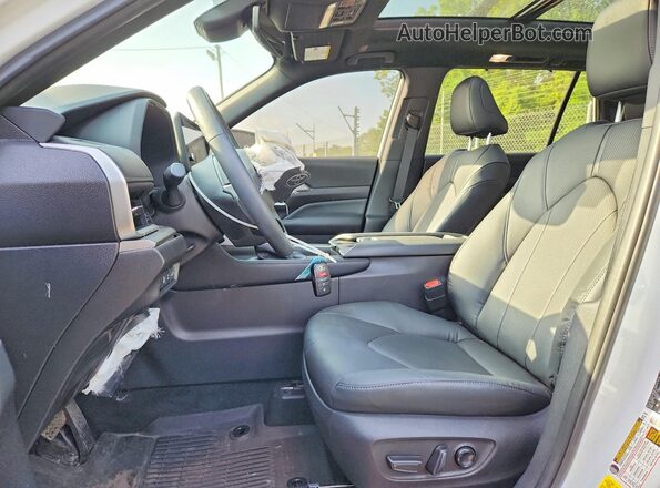 5TDACAB5XSS038684 2025 TOYOTA GRAND White Front interior view