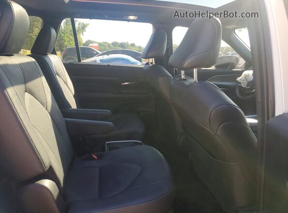 5TDACAB5XSS038684 2025 TOYOTA GRAND White Rear interior view