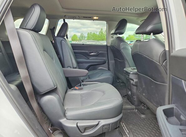 5TDACAB5XTS079477 2026 TOYOTA GRAND White Rear interior view