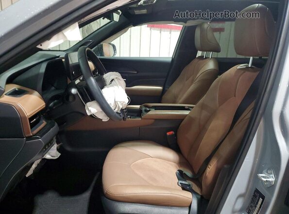 5TDADAB50SS023477 2025 TOYOTA GRAND Gray Вид салону спереду