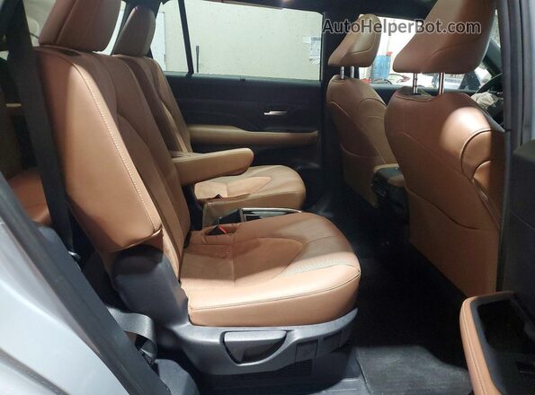 5TDADAB50SS023477 2025 TOYOTA GRAND Gray Вид задньої частини салону