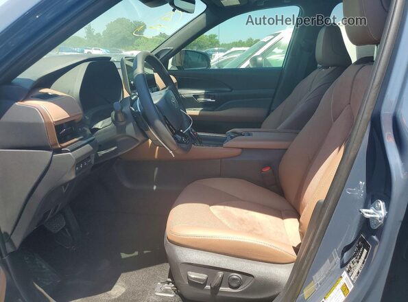 5TDADAB55TS030894 2026 TOYOTA GRAND Gray Front interior view
