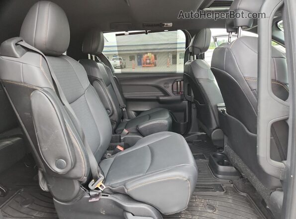 5TDASKFC2NS042881 2022 TOYOTA SIENNA Серебряный Вид задней части салона