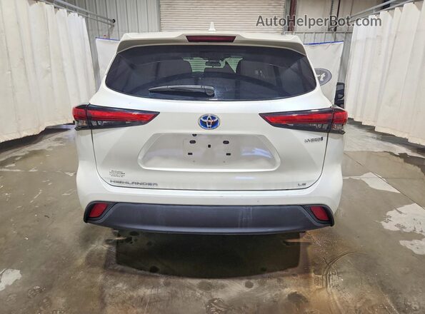 5TDBBRCH2MS530093 2021 TOYOTA HIGHLANDER White Вид ззаду