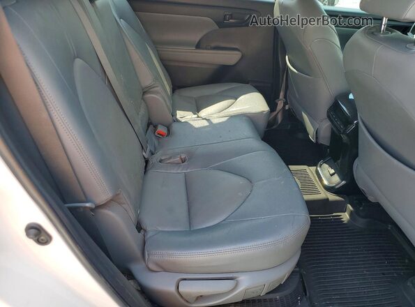 5TDBBRCH7PS106753 2023 TOYOTA HIGHLANDER White უკანა სალონის ხედი