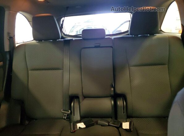 5TDBGRFH0HS032414 2017 TOYOTA HIGHLANDER Silver უკანა სავარძლების ხედი