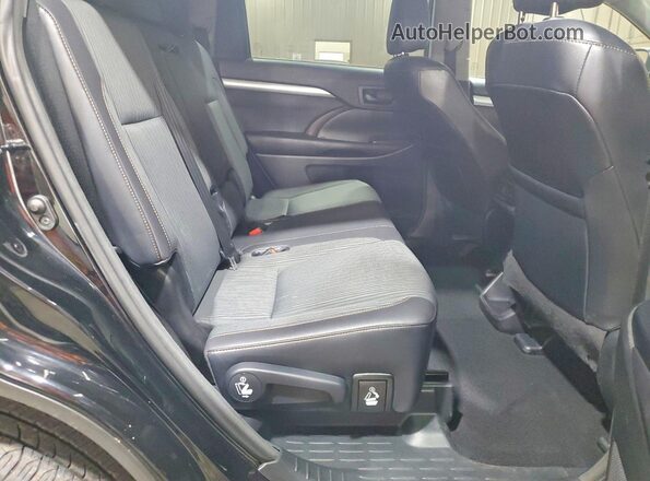 5TDBKRFH2GS250416 2016 TOYOTA HIGHLANDER Black Вид задньої частини салону