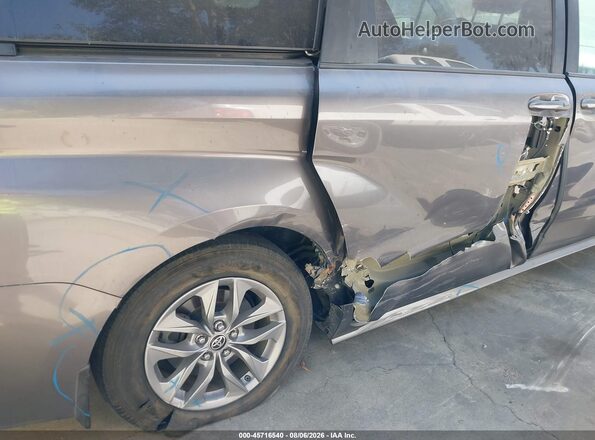 5TDBRKEC2NS086882 2022 TOYOTA SIENNA Gray 