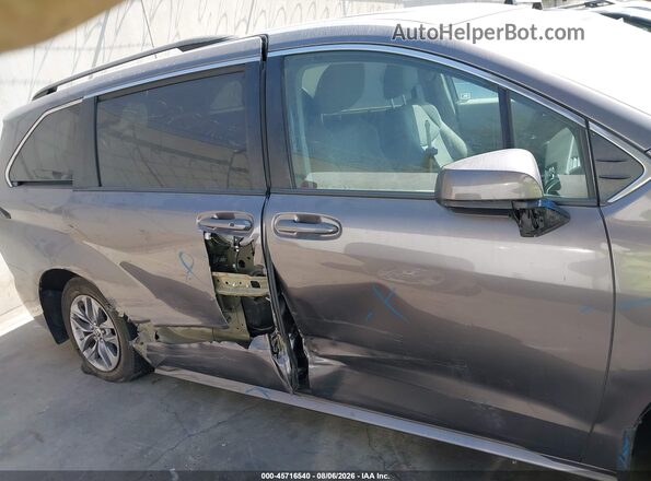 5TDBRKEC2NS086882 2022 TOYOTA SIENNA Gray 360 interior view