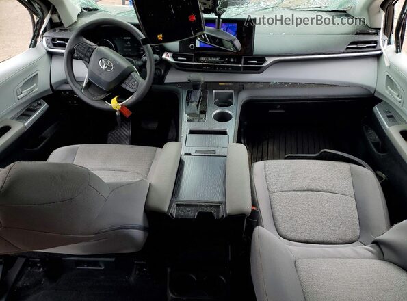 5TDBRKEC2SS230913 2025 TOYOTA SIENNA Black Widok deski rozdzielczej