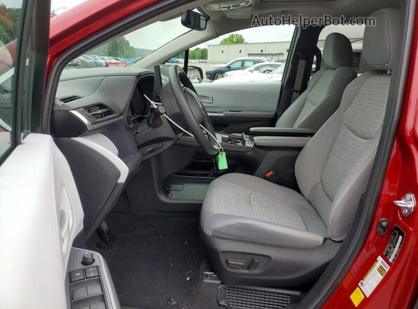 5TDBSKFC1SS201597 2025 TOYOTA SIENNA Красный Вид салона спереди