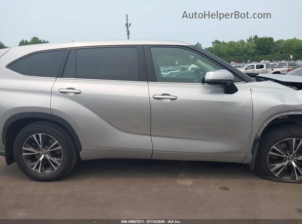 5TDBZRBH2MS082578 2021 TOYOTA HIGHLANDER Silver Вид задньої частини салону