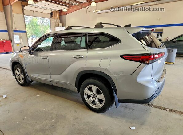 5TDBZRBH5NS596216 2022 TOYOTA HIGHLANDER Silver Tył lewy