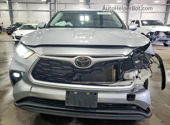 5TDBZRBH6NS213741 2022 TOYOTA HIGHLANDER Silver Widok z przodu