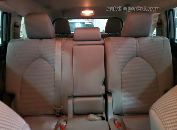 5TDBZRBH6NS213741 2022 TOYOTA HIGHLANDER Silver Widok tylnych siedzeń