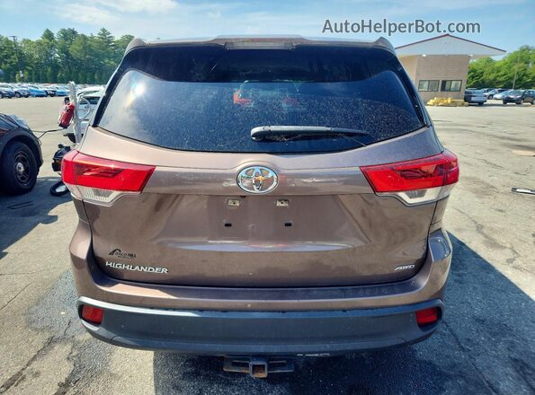 5TDBZRFH0HS433052 2017 TOYOTA HIGHLANDER Brown Вид ззаду