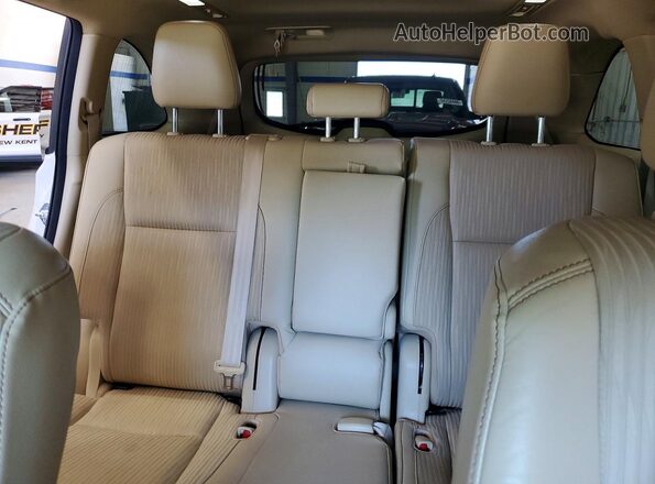 5TDBZRFH0HS481375 2017 TOYOTA HIGHLANDER White Vista de los asientos traseros