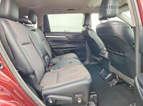 5TDBZRFH0JS800148 2018 TOYOTA HIGHLANDER Burgundy Widok wnętrza z tyłu