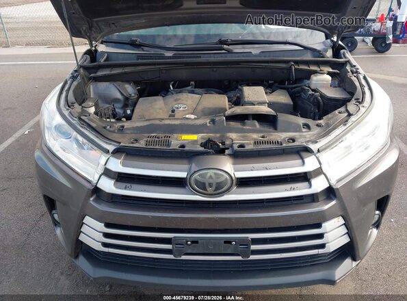 5TDBZRFH1JS486767 2018 TOYOTA HIGHLANDER Серый Вид сзади