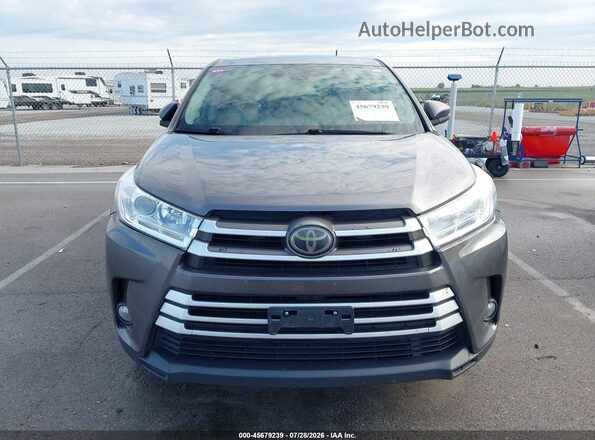 5TDBZRFH1JS486767 2018 TOYOTA HIGHLANDER Серый Вид щитка приборов
