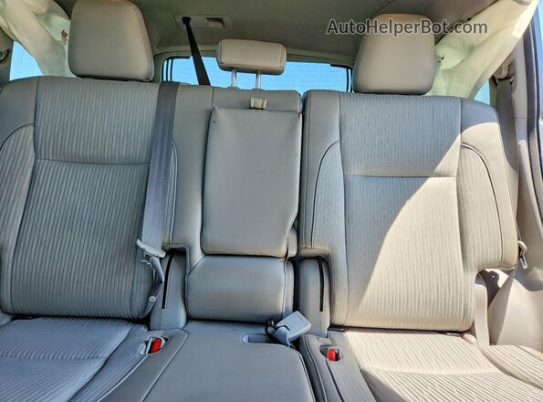 5TDBZRFH1JS819503 2018 TOYOTA HIGHLANDER White Vista de los asientos traseros