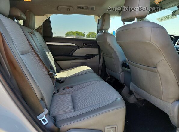 5TDBZRFH1JS819503 2018 TOYOTA HIGHLANDER White Vista interior trasera