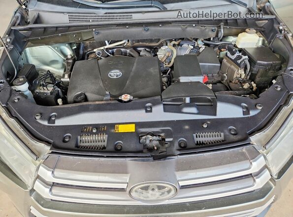 5TDBZRFH1JS838536 2018 TOYOTA HIGHLANDER Green Vista del compartimento del motor