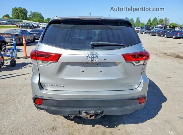 5TDBZRFH1JS849469 2018 TOYOTA HIGHLANDER Silver Rear view