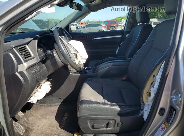 5TDBZRFH1JS849469 2018 TOYOTA HIGHLANDER Silver Front interior view