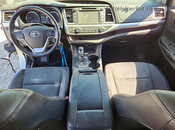 5TDBZRFH1JS906110 2018 TOYOTA HIGHLANDER Silver Dashboard view