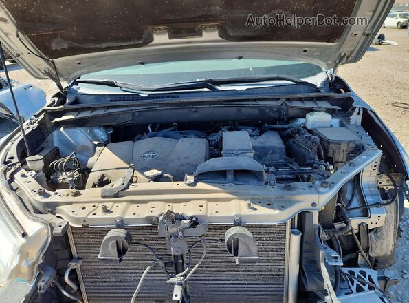 5TDBZRFH1JS906110 2018 TOYOTA HIGHLANDER Silver Rear interior view