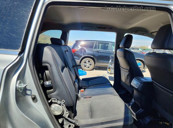 5TDBZRFH1JS906110 2018 TOYOTA HIGHLANDER Silver Rear seats view
