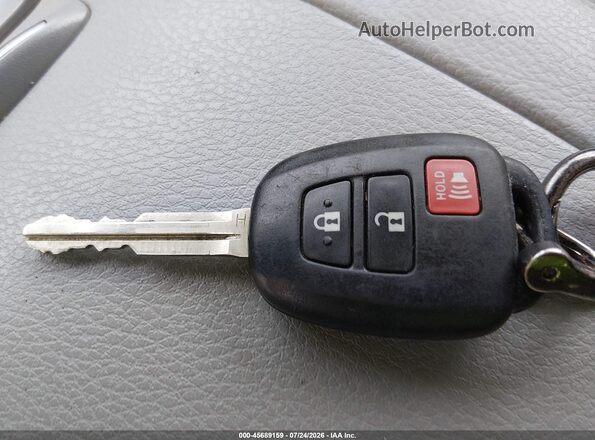 5TDBZRFH1KS992598 2019 TOYOTA HIGHLANDER Синий Вид панели приборов