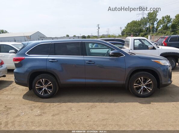 5TDBZRFH1KS992598 2019 TOYOTA HIGHLANDER Синий Вид задней части салона