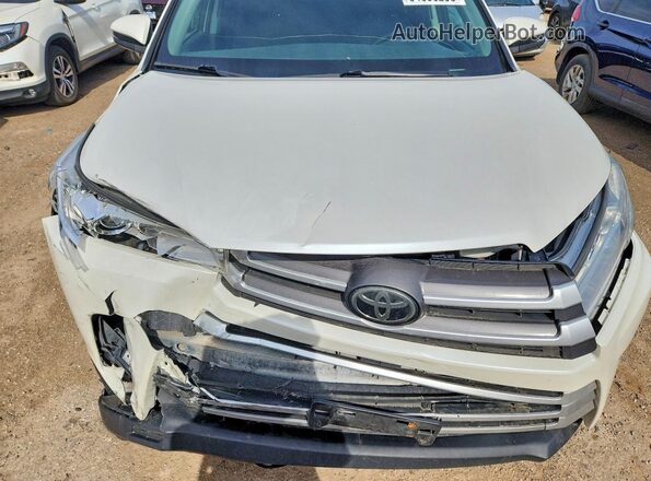 5TDBZRFH2JS900672 2018 TOYOTA HIGHLANDER White უკანა სალონის ხედი