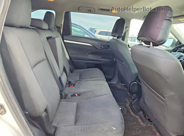 5TDBZRFH2JS900672 2018 TOYOTA HIGHLANDER White უკანა სავარძლების ხედი