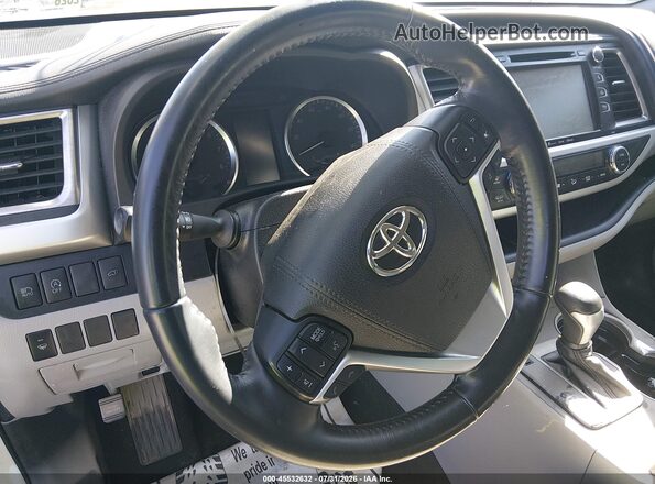 5TDBZRFH2KS997048 2019 TOYOTA HIGHLANDER White Rear interior view