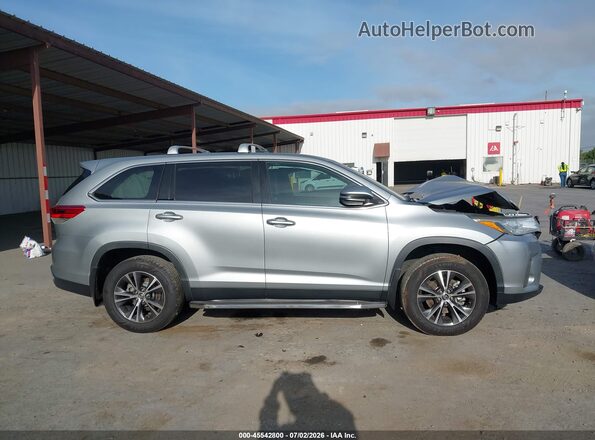 5TDBZRFH3KS701437 2019 TOYOTA HIGHLANDER Silver Rear interior view