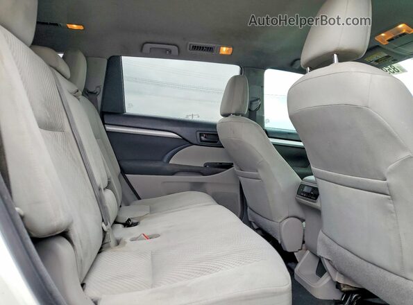 5TDBZRFH4JS844508 2018 TOYOTA HIGHLANDER White Rear interior view