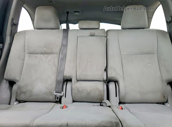 5TDBZRFH4JS844508 2018 TOYOTA HIGHLANDER White Rear seats view