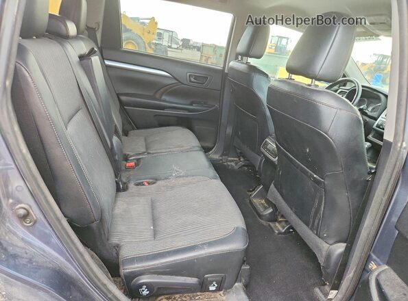 5TDBZRFH4JS872938 2018 TOYOTA HIGHLANDER Blue Вид задньої частини салону
