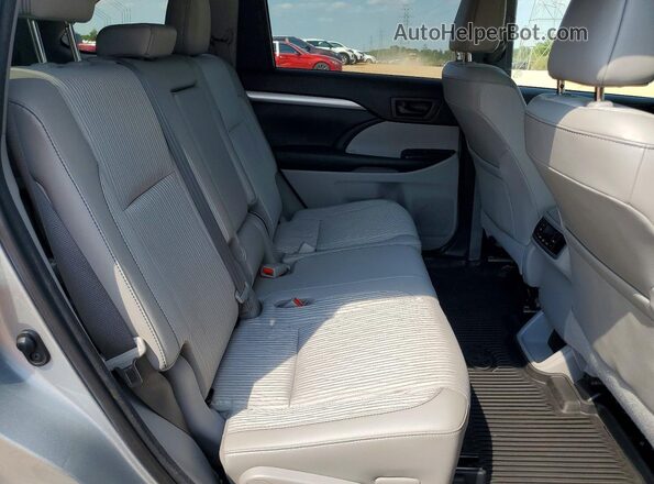 5TDBZRFH4JS878769 2018 TOYOTA HIGHLANDER Silver უკანა სალონის ხედი