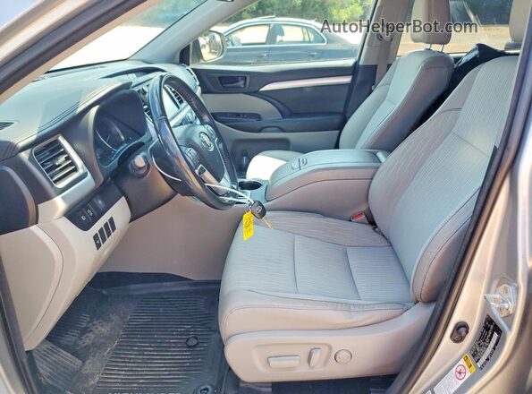 5TDBZRFH4JS878769 2018 TOYOTA HIGHLANDER Silver წინა სალონის ხედი