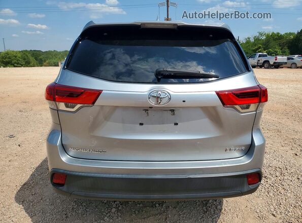 5TDBZRFH4JS878769 2018 TOYOTA HIGHLANDER Silver უკანა ხედი
